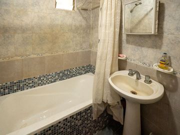 CASA EN VENTA 3 DORMITORIOS EN FUNES CON PILETA