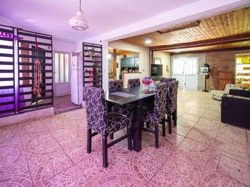 CASA EN VENTA 3 DORMITORIOS EN FUNES CON PILETA