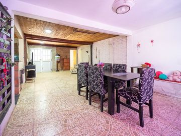 CASA EN VENTA 3 DORMITORIOS EN FUNES CON PILETA