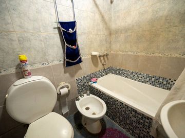 CASA EN VENTA 3 DORMITORIOS EN FUNES CON PILETA