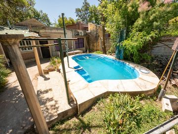 CASA EN VENTA 3 DORMITORIOS EN FUNES CON PILETA