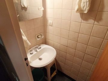 Piso 3 amb con baulera  a 50 mtrs Av Cabildo