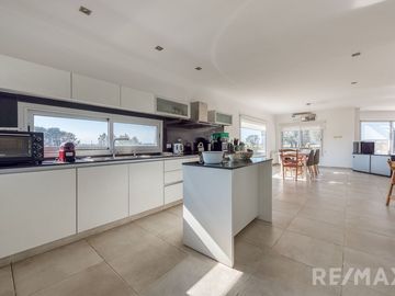 VENTA CASA 5 AMB  LA MACARENA, PILETA, A. CRÉDITO