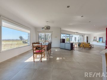 VENTA CASA 5 AMB  LA MACARENA, PILETA, A. CRÉDITO