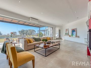 VENTA CASA 5 AMB  LA MACARENA, PILETA, A. CRÉDITO