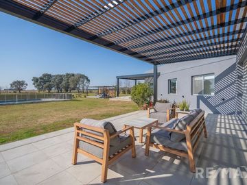 VENTA CASA 5 AMB  LA MACARENA, PILETA, A. CRÉDITO