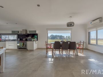 VENTA CASA 5 AMB  LA MACARENA, PILETA, A. CRÉDITO
