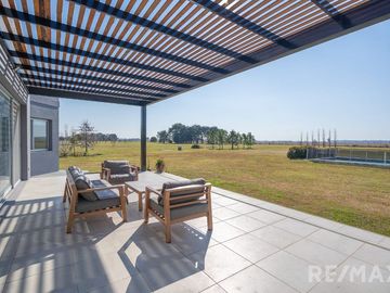 VENTA CASA 5 AMB  LA MACARENA, PILETA, A. CRÉDITO