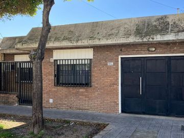CASA EN VENTA 3 DORMITORIOS BARRIO BELGRANO