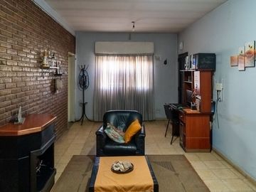 CASA EN VENTA 3 DORMITORIOS BARRIO BELGRANO