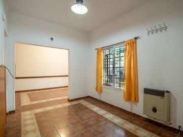 CASA EN VENTA CON PATIO Y COCHERA LA FLORIDA