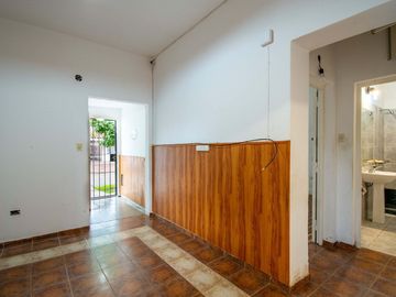 CASA EN VENTA CON PATIO Y COCHERA LA FLORIDA