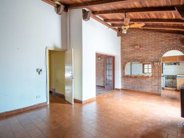 CASA EN VENTA 4 DORMITORIOS LA FLORIDA