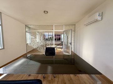 ALQUILER OFICINA 180M2 OLIVOS CON COCHERA