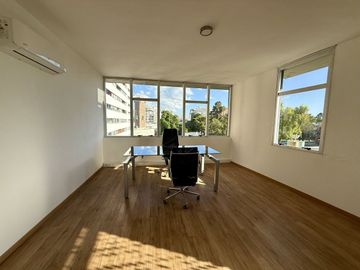 ALQUILER OFICINA 180M2 OLIVOS CON COCHERA