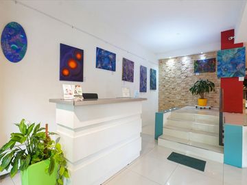VENTA LOCAL COMERCIAL COLEGIALES SOBRE AVENIDA
