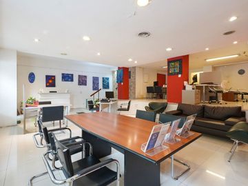 VENTA LOCAL COMERCIAL COLEGIALES SOBRE AVENIDA