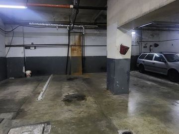 Cochera a la venta cubierta San Nicolás Catalinas