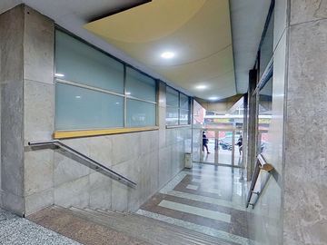 VENTA OFICINA APTO VIVIENDA SAN NICOLAS PISO ALTO