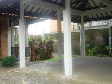 Dijual Cepat Rumah sering dipakai Lokasi Shooting Sinetron di Beji Depok Bonus Tanah 3500 m2 harga 12 M (nego)