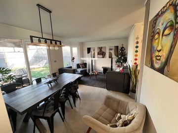 Casa en venta c/ estacionamiento en Laguna del Sol