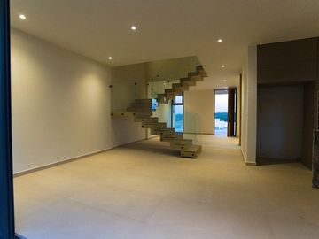 CASA EN RENTA EN CAPITAL NORTE GRAND