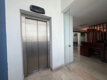 RENTA OFICINAS EN PH EN JARDINES EN LA MONTAÑA