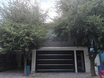 Casa en Venta en Fraccionamiento Santa Clara en Guadalupe, N.L.