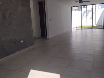 Casa en RENTA en Privada Fontana en Santa Gertrudis Copó.