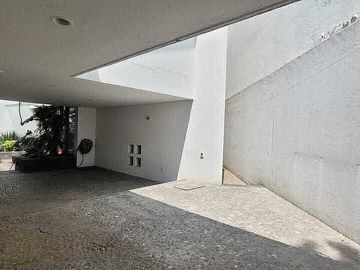 CASA EN VENTA CON GRAN UBICACIÓN EN JARDINES DE LA MONTAÑA, TLALPAN!!