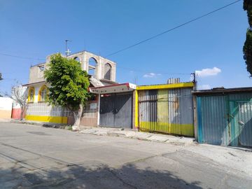 SE VENDE TERRENO  CON CONSTRUCCION, CERCA DE SAN CRISTOBAL CENTRO