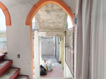 SE VENDE TERRENO  CON CONSTRUCCION, CERCA DE SAN CRISTOBAL CENTRO