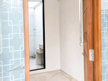 DISEWAKAN RUMAH NORTHWEST LAKE BLOK NG