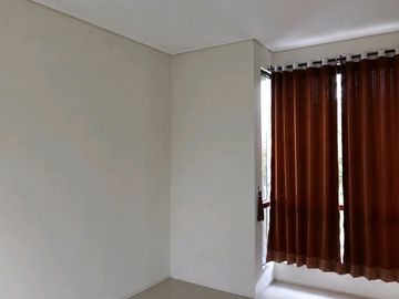 DISEWAKAN RUMAH NORTHWEST LAKE BLOK NG