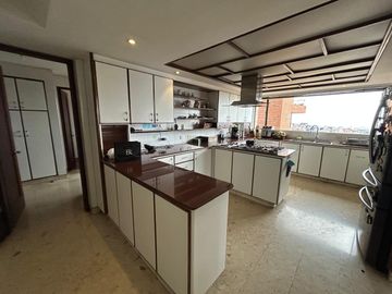 Apartamento en venta de 4 hab. en CHICO ALTO, Bogotá