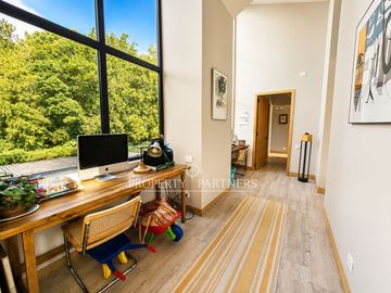 Espectacular casa con vista panorámica, bosque nativo y arquitectura en «Las Tranqueras», Puerto Varas