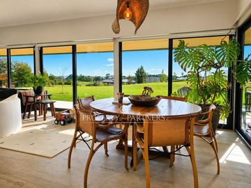 Espectacular casa con vista panorámica, bosque nativo y arquitectura en «Las Tranqueras», Puerto Varas