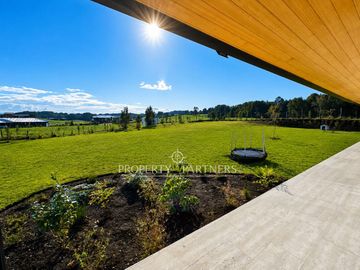 Espectacular casa con vista panorámica, bosque nativo y arquitectura en «Las Tranqueras», Puerto Varas
