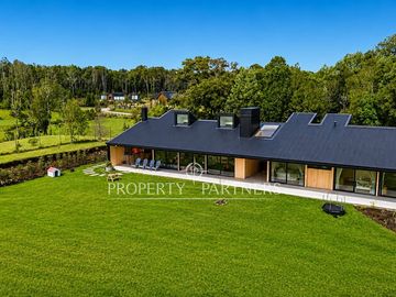 Espectacular casa con vista panorámica, bosque nativo y arquitectura en «Las Tranqueras», Puerto Varas