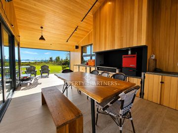 Espectacular casa con vista panorámica, bosque nativo y arquitectura en «Las Tranqueras», Puerto Varas