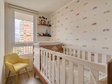 Venta departamento con vista despejada junto a Plaza Egaña, en Ñuñoa