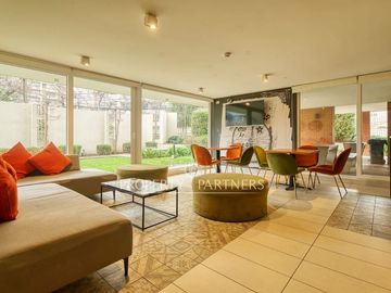 Venta departamento con vista despejada junto a Plaza Egaña, en Ñuñoa