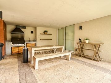 Venta departamento con vista despejada junto a Plaza Egaña, en Ñuñoa
