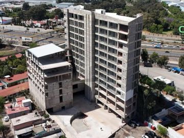 Consultorio en PREVENTA dentro de torre medica en zona de villa de Pozos