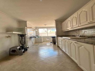 APARTAMENTO EN ARRIENDO UBICADO EN MEDELLIN SECTOR LAURELES