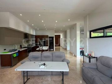 CASA EN VENTA EN COL. SIERRA ALTA EN MONTERREY