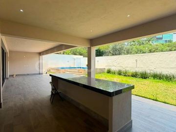 CASA EN VENTA EN COL. SIERRA ALTA EN MONTERREY