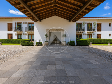 Villa Antigua en Zona Esmeralda