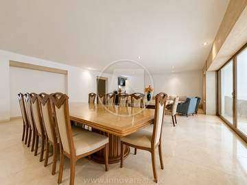 Villa Antigua en Zona Esmeralda