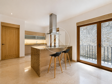Villa Antigua en Zona Esmeralda